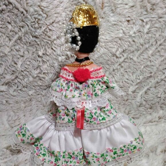 Collectable doll w stand - Picture 3 of 11